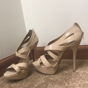 Nude pumps